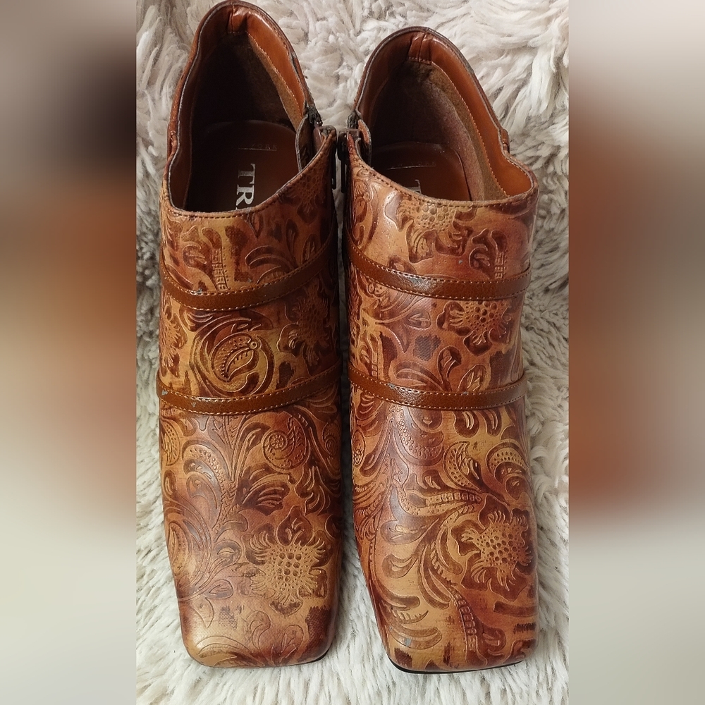 New York Transit NWOT size 10 ankle boots.